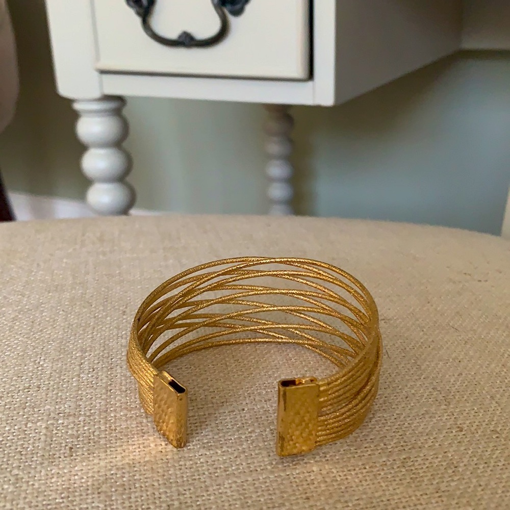 Gold cuff bracelet - Picture 2 of 3